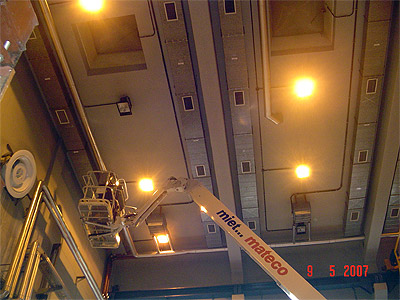 Luftmengenregulierung auf 9m Höhe in der groen Brandversuchshalle